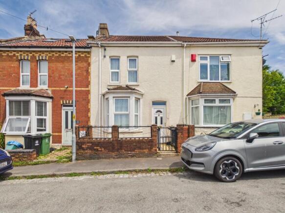 2 bed property, in Ridgeway Parade, £275,000