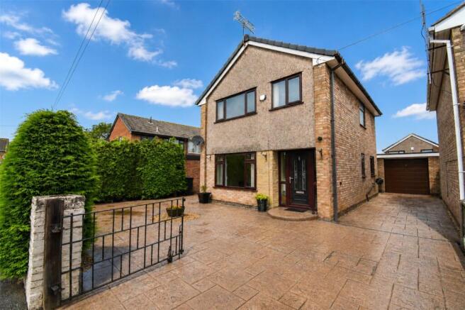 3 bed property, in Merton Road, £260,000