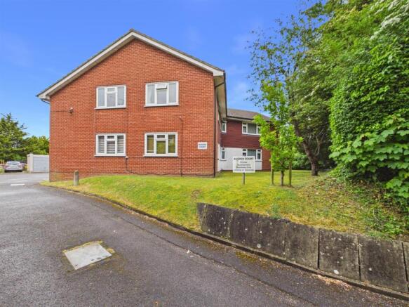 1 bed property, in Reddown Road, £149,950