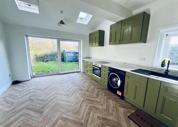2 bed property, in Quarmby Road, £220,000