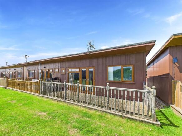 2 bed property, in Mablethorpe Chalet Park, £35,000