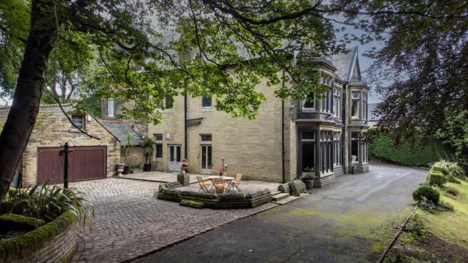 5 bed property, in Upper Syke, £1,250,000