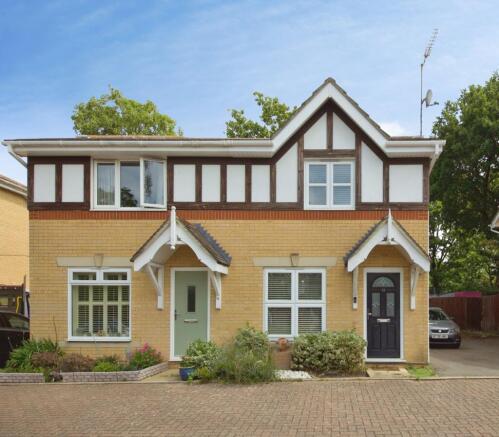 3 bed property, in Harcourt Mews, £450,000