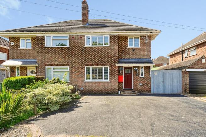 3 bed property, in Frankby Road, £370,000