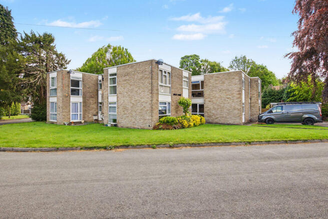 2 bed property, in Glenthorne Close, £145,000