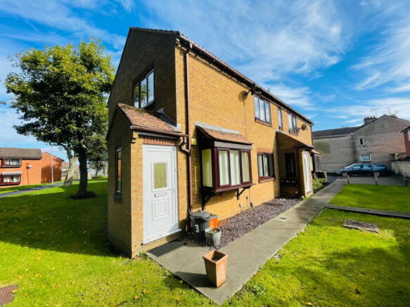 1 bed property, in Erin Court, £95,000