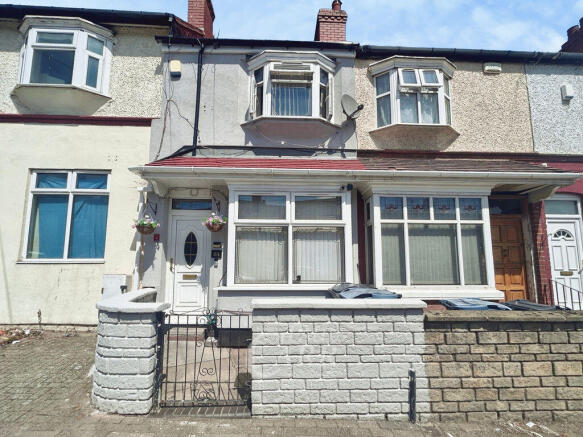 3 bed property, in Victoria Road, £230,000