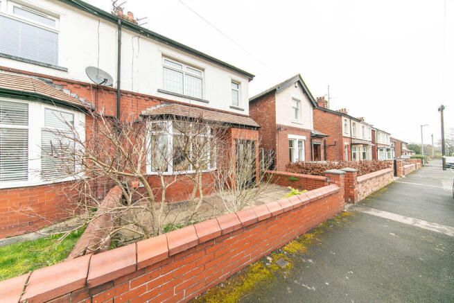 2 bed property, in No. 8, £199,950