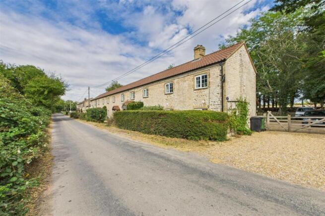 8 bed property, in Black Dyke Road, £625,000