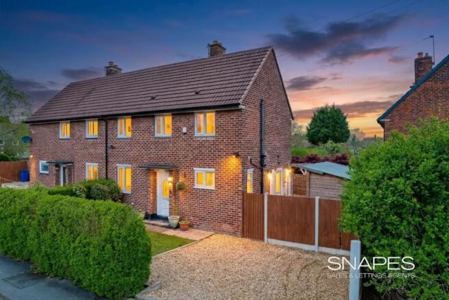 3 bed property, in Gawsworth Close, £365,000
