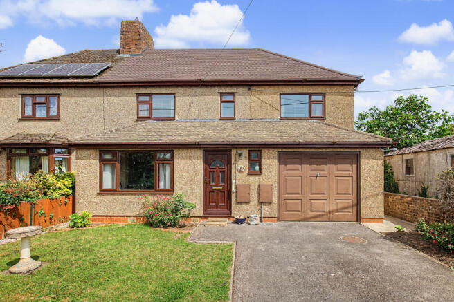 3 bed property, in Eynsham, £485,000