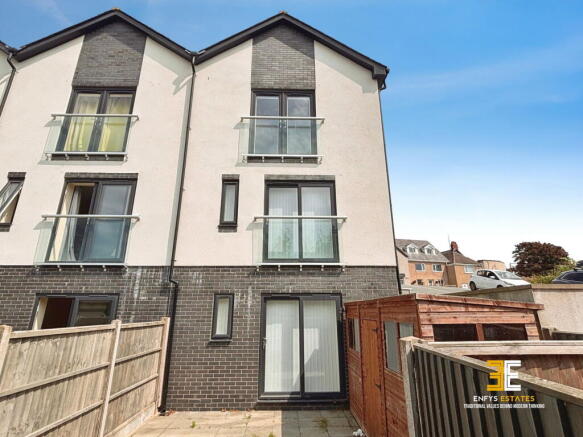 3 bed property, in The Old Wheatchief, £285,000