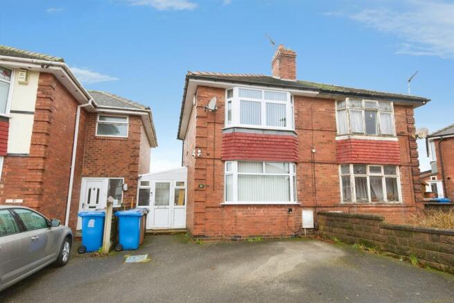 3 bed property, in St. Wystans Road, £175,000