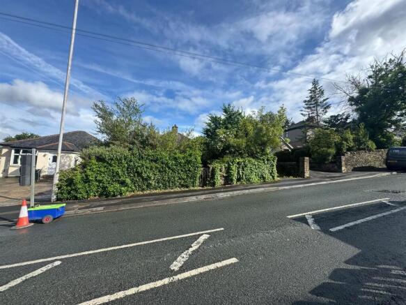 3 bed property, in Oakworth Road, £175,000