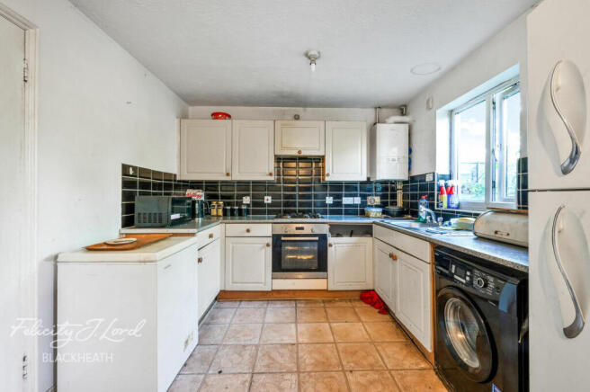 3 bed property, in Bentham Road, £375,000