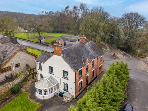 6 bed property, in Main Road, £525,000