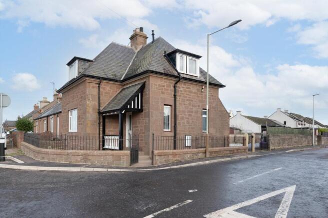 3 bed property, in Hillside, £169,000
