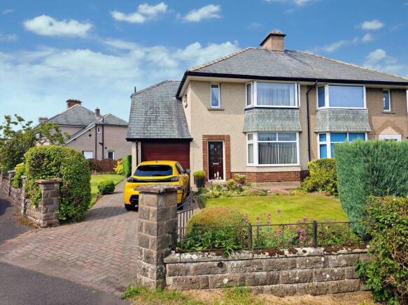 3 bed property, in Skirsgill Gardens, £290,000