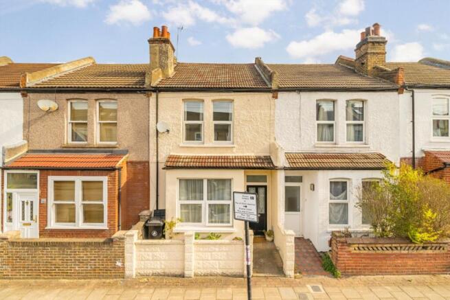 2 bed property, in Kenlor Road, £665,000