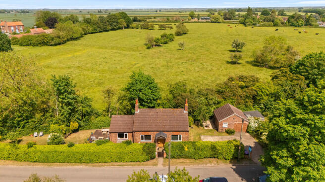 2 bed property, in Silverwell Cottage Yarburgh Road Alvingham Louth LN11 0QG, £350,000