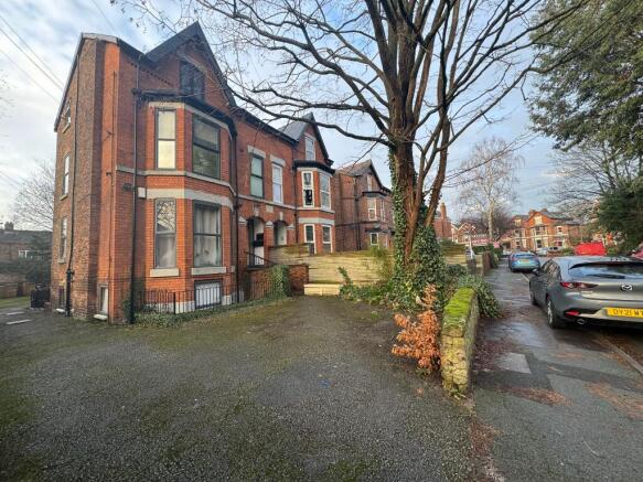 1 bed property, in York Road, £180,000