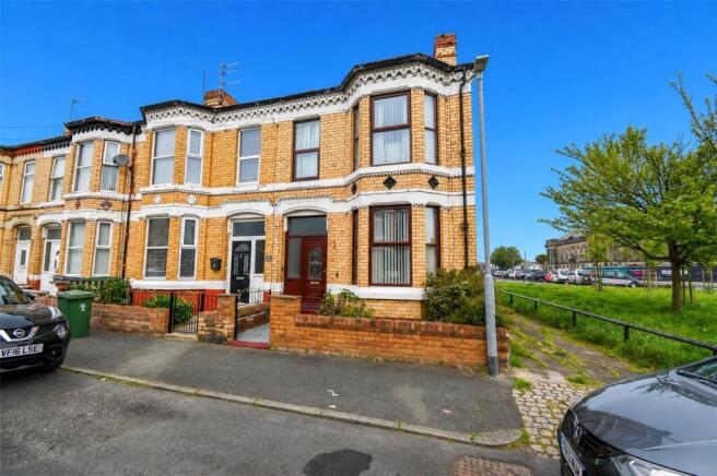 3 bed property, in Kenilworth Road, £125,000