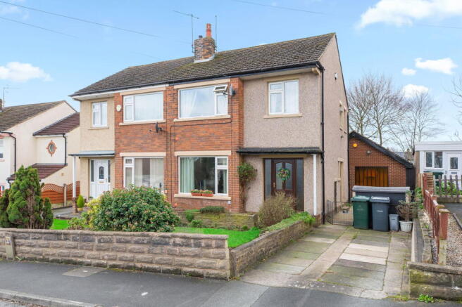3 bed property, in Oakfield Avenue, £275,000