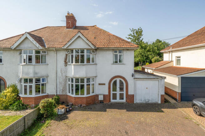 3 bed property, in Quantock Road, £250,000