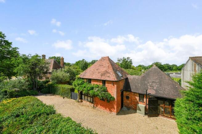 3 bed property, in Old Surrenden Manor Road, £650,000