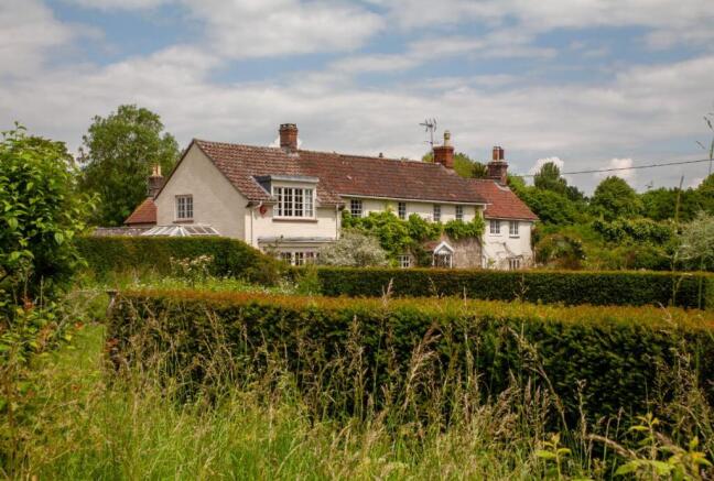 6 bed property, in Corton, £1,300,000
