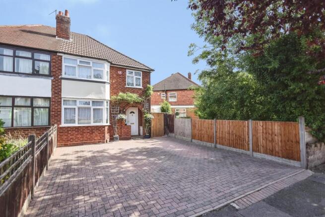 3 bed property, in Harvard Road, £300,000