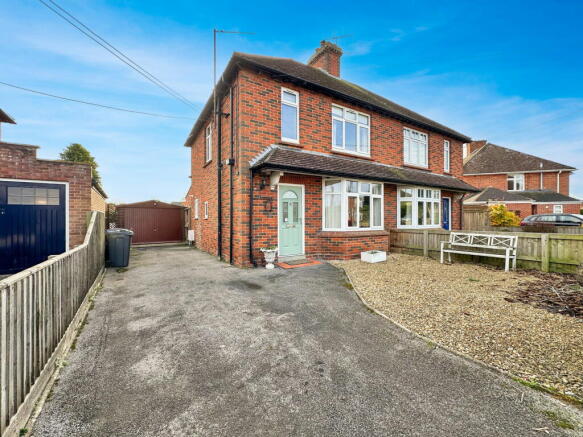 3 bed property, in Eastleigh Road, £350,000