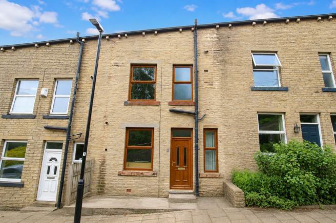 2 bed property, in Trinity Street, £160,000