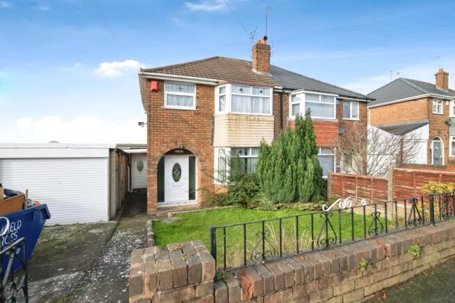 3 bed property, in Tiled House Lane, £220,000