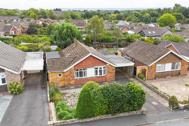 2 bed property, in Cedar Crescent, £540,000