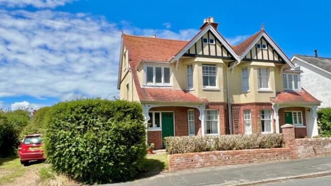 5 bed property, in Stanley Road, £795,000