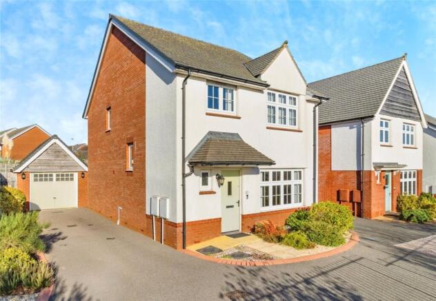 4 bed property, in Kestrel Way, £400,000