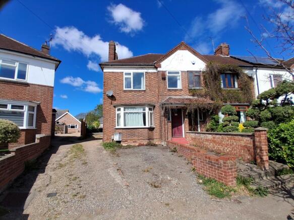 3 bed property, in Silverwood Close, £500,000