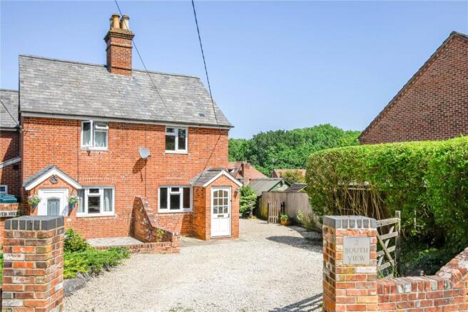 3 bed property, in Ashford Hill Road, £550,000