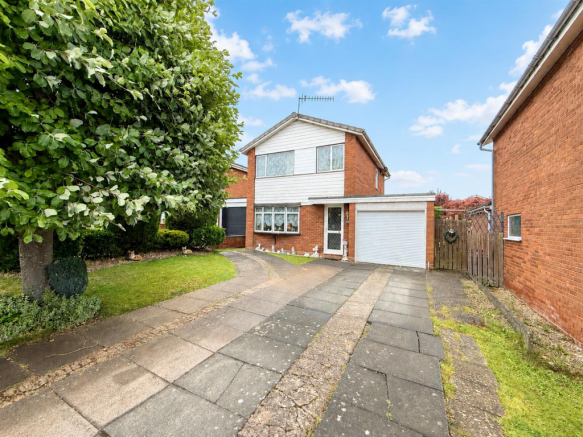 3 bed property, in Sycamore Close, £395,000