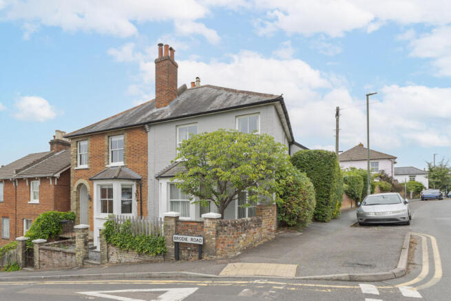 3 bed property, in Harvey Road, £725,000