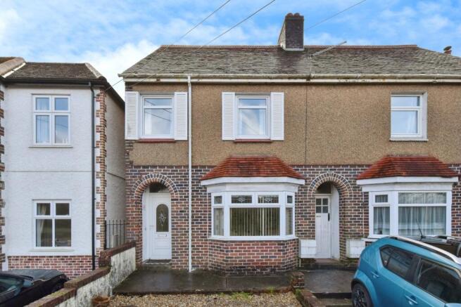 3 bed property, in Pontamman Road, £165,000