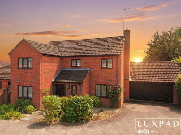 4 bed property, in 8 Castle Lane, £425,000