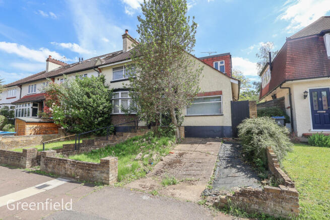 4 bed property, in Surbiton Hill Park, £765,000