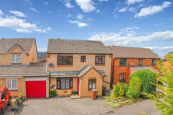 4 bed property, in Glebe Field Chase, £450,000