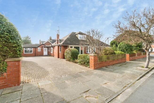 4 bed property, in Beverley Road North, £425,000