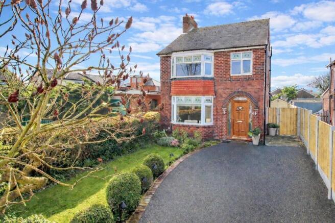 3 bed property, in Monckton Drive, £295,000