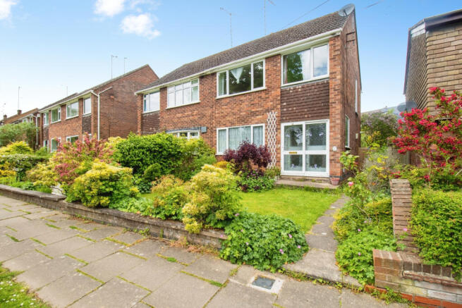 3 bed property, in Alderminster Road, £240,000