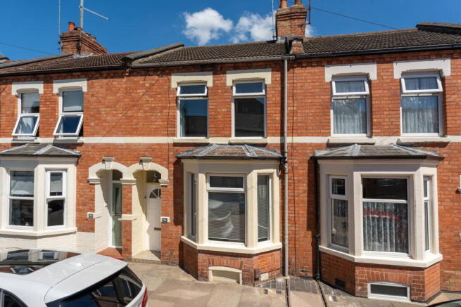 2 bed property, in Clarke Road, £219,950
