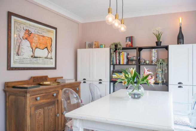 3 bed property, in Manor Park, £350,000